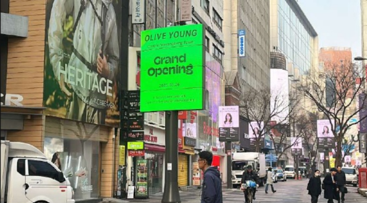 올리브영 명동 거리 옥외광고 집행 사진